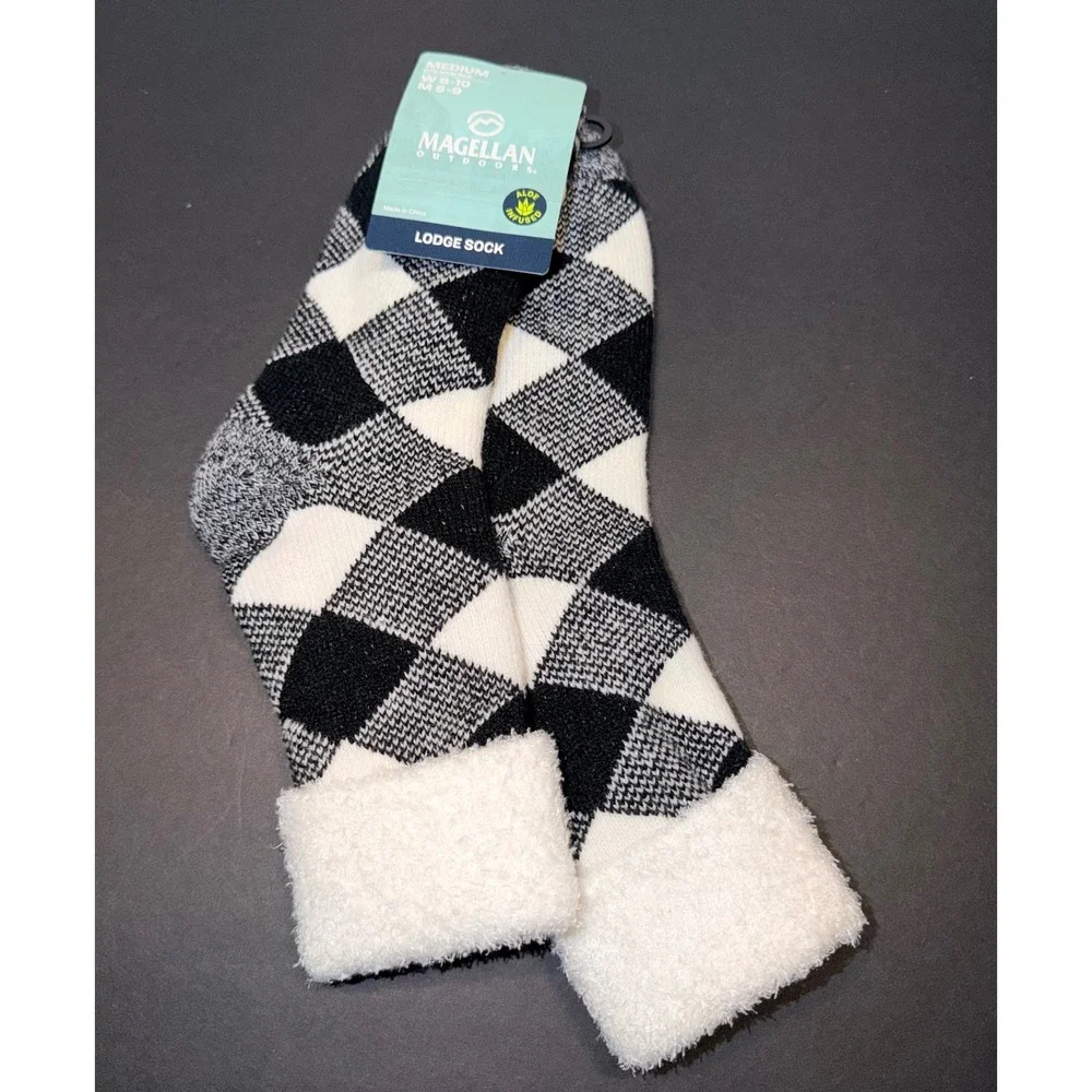 Magellan Outdoors Buffalo Black White Plaid Aloe Infused Sherpa Lodge Socks Sz M